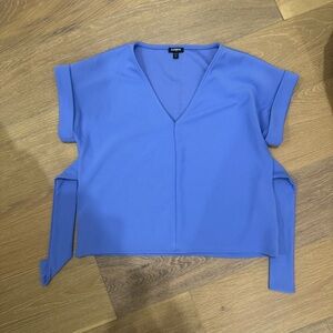 Express Cropped V-Neck Side-Tie Top in Periwinkle